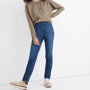 Madewell Pull-On Straight Jeans in Saull Wash